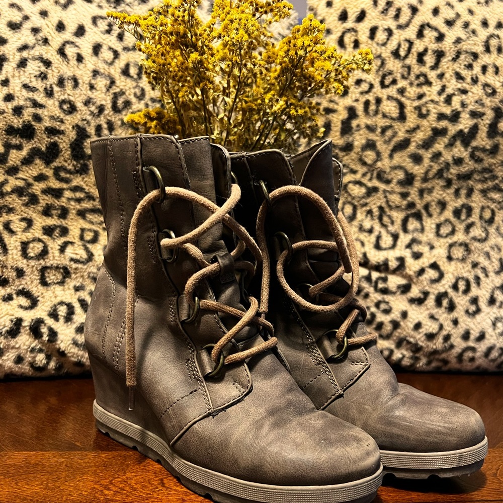 Lace up combat ankle boot heels!